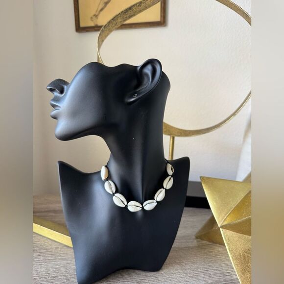 Elegant Shell Choker Necklace A1369 - Picture 2 of 3